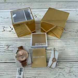 Michael Kors MK4468 Rose Gold Women's Watch & Bracelet Gift Set MSRP 295$